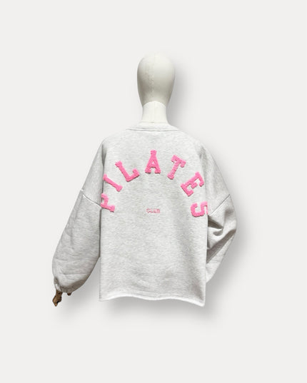Oversized sweater PILATES voor dames - Lichtgrijs met roze letters - Stylishh Fashion
